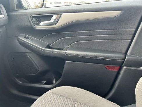 Used 2021 Ford Escape SE image 24