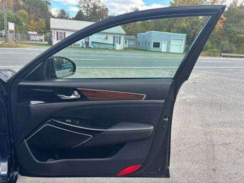 Used 2018 Kia Cadenza Premium image 14