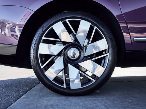 Used 2025 Rolls-Royce Cullinan image 19