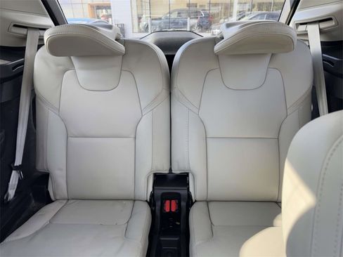 Certified 2024 Volvo XC90 B6 Ultimate w/ Protection Package Premier image 10