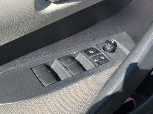 Used 2020 Toyota Corolla LE FWD image 12
