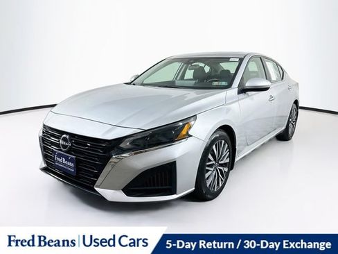Used 2023 Nissan Altima 2.5 SV w/ SV Premium Package FWD image 3