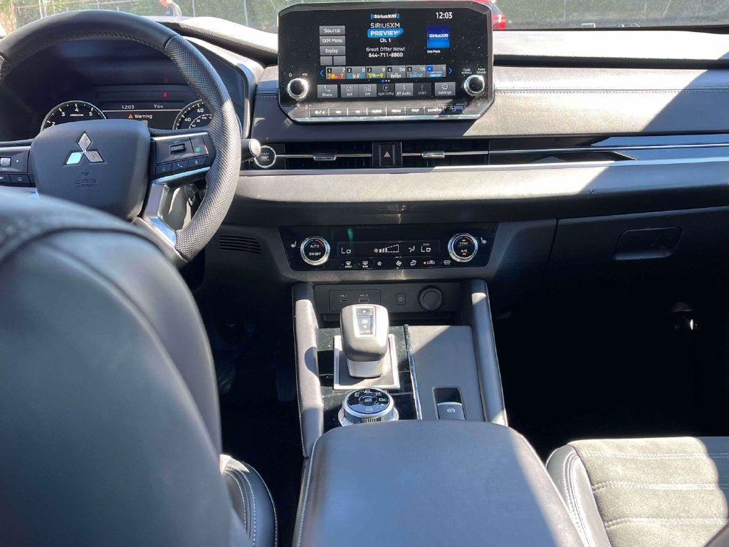 Used 2024 Mitsubishi Outlander SE AWD/4WD image 13