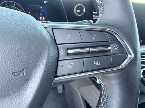 Used 2025 Chevrolet Traverse LT FWD image 15
