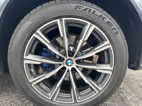 Used 2022 BMW X6 xDrive40i w/ M Sport Package image 3