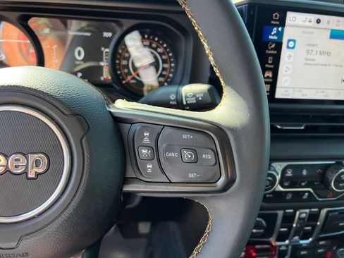Certified 2024 Jeep Gladiator Sport AWD/4WD image 16