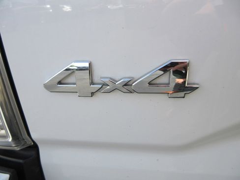Used 2017 Toyota Tacoma Limited AWD/4WD image 10