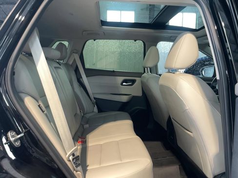 Used 2024 Nissan Rogue SV w/ SV Premium Package image 18