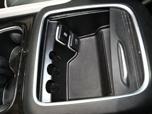 Used 2023 Chrysler Pacifica Limited FWD image 25