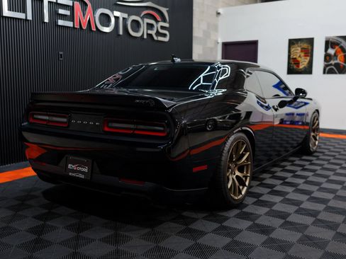 Used 2016 Dodge Challenger SRT Hellcat RWD image 16