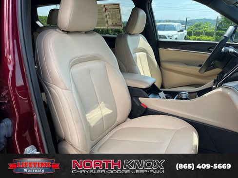Used 2024 Jeep Grand Cherokee L Limited w/ Black Appearance Package AWD/4WD image 27