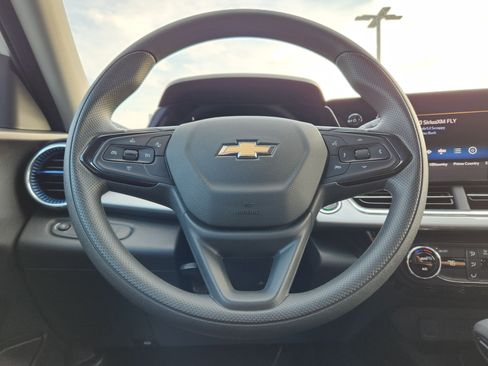 Used 2025 Chevrolet Trax LT image 21