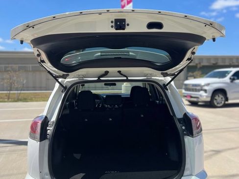 Used 2016 Toyota RAV4 LE FWD image 21