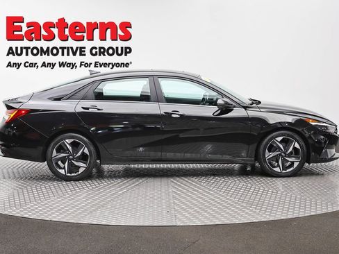 Used 2021 Hyundai Elantra SEL w/ Convenience + Premium Package FWD image 4