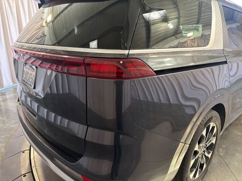 Used 2024 Kia Carnival EX image 8