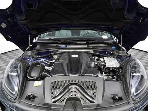 Certified 2022 Porsche Macan GTS AWD/4WD image 32