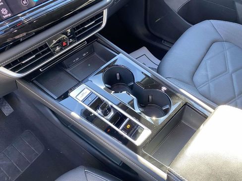 Used 2024 Volkswagen Atlas SE image 17