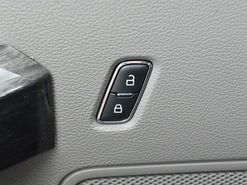 Used 2019 Ford F150 XLT w/ Equipment Group 302A Luxury AWD/4WD image 12
