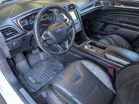 Used 2020 Ford Fusion Titanium image 2