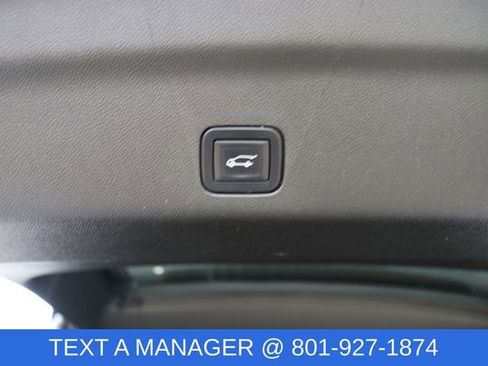 Used 2022 GMC Yukon Denali image 17