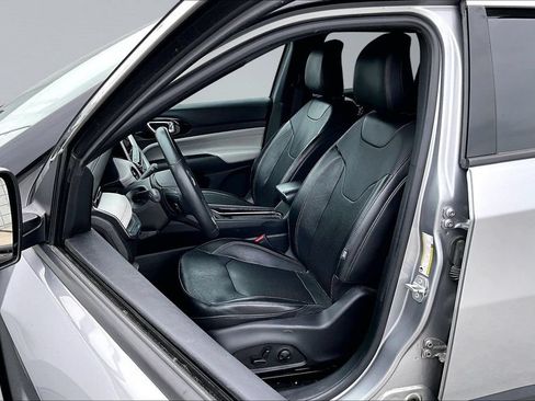 Certified 2023 Jeep Compass Limited AWD/4WD image 3