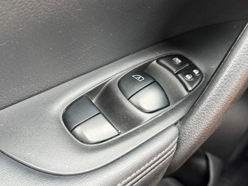 Used 2018 Nissan Rogue S AWD/4WD image 21