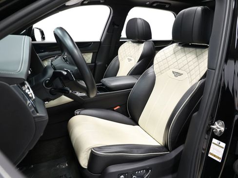 Used 2021 Bentley Bentayga w/ First Edition Specification AWD/4WD image 18