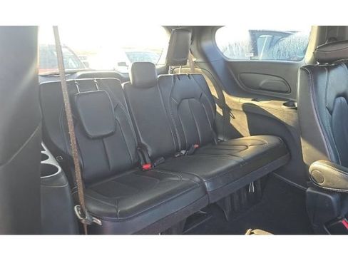 Used 2025 Chrysler Pacifica Select FWD image 10