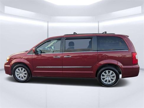 Used 2016 Chrysler Town & Country Touring w/ Driver Convenience Group image 6