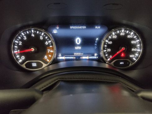 Used 2021 Jeep Renegade Latitude FWD image 23