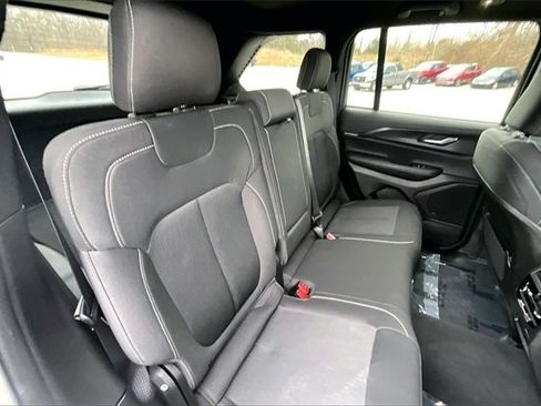 Used 2024 Jeep Grand Cherokee Laredo w/ Trailer Tow Package image 27