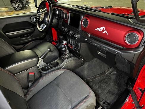 Used 2018 Jeep Wrangler Rubicon AWD/4WD image 12
