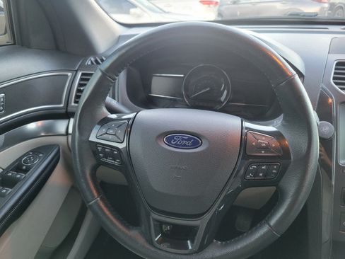 Used 2018 Ford Explorer XLT w/ Equipment Group 202A AWD/4WD image 33
