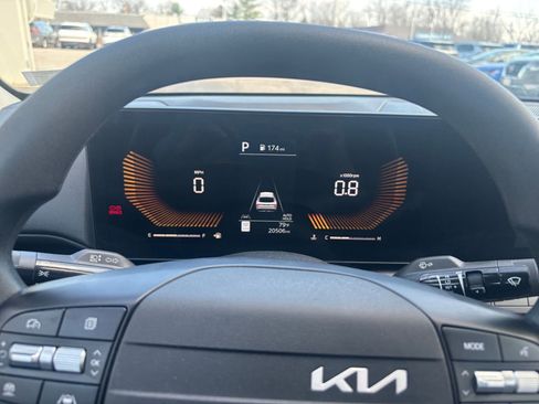 Used 2025 Kia K4 LXS image 39