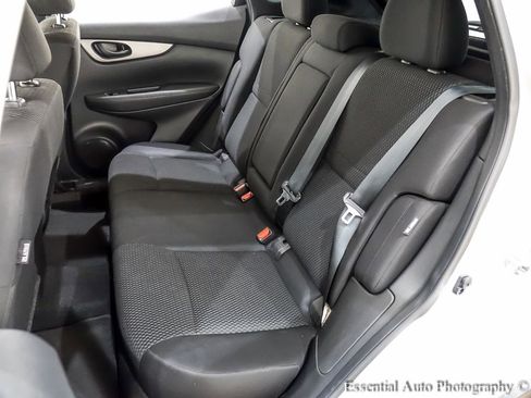 Used 2020 Nissan Rogue Sport S image 15