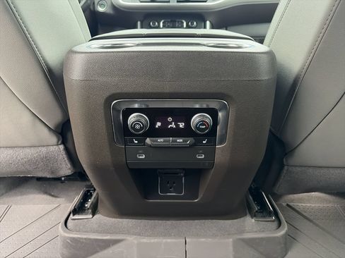 Used 2024 Chevrolet Tahoe Z71 w/ Luxury Package AWD/4WD image 31