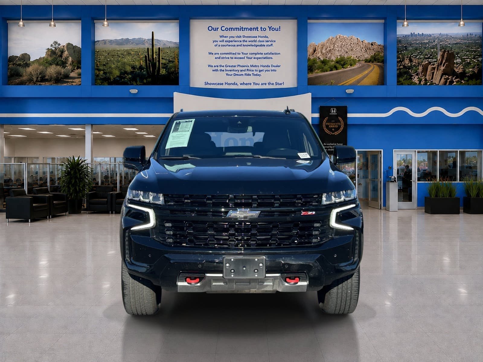 Used 2023 Chevrolet Tahoe Z71 w/ Luxury Package AWD/4WD image 5