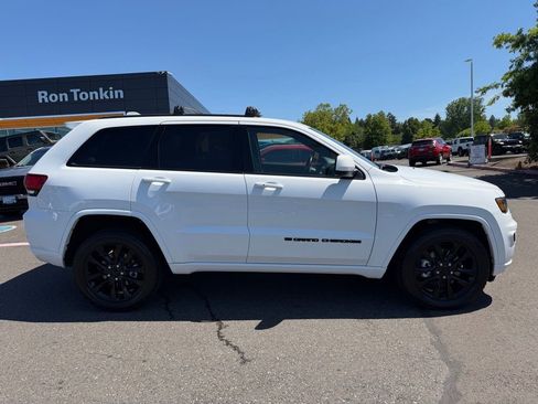 Used 2022 Jeep Grand Cherokee Laredo X AWD/4WD image 8