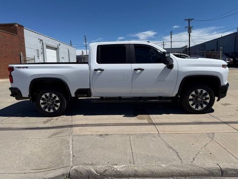 Used 2021 Chevrolet Silverado 2500 Custom w/ Custom Value Package AWD/4WD image 5