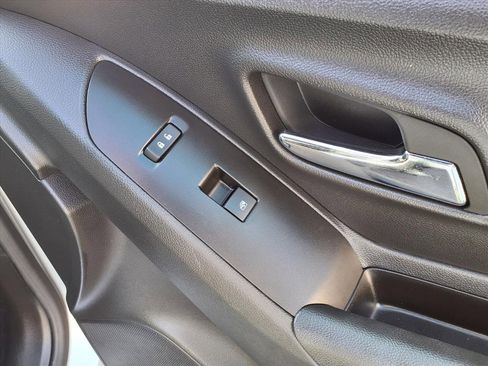 Used 2022 Chevrolet Trax LT w/ LT Convenience Package image 28