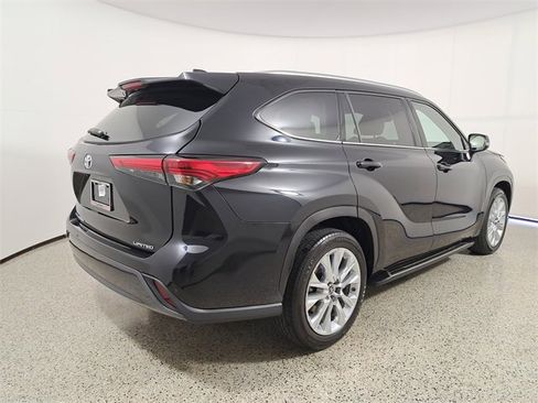 Used 2021 Toyota Highlander Limited image 5