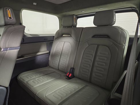 Used 2022 Rivian R1S Launch Edition image 22