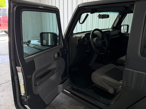 Used 2010 Jeep Wrangler Rubicon w/ PWR Convenience Group AWD/4WD image 7