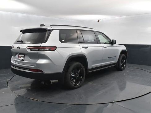 New 2025 Jeep Grand Cherokee L Altitude image 9