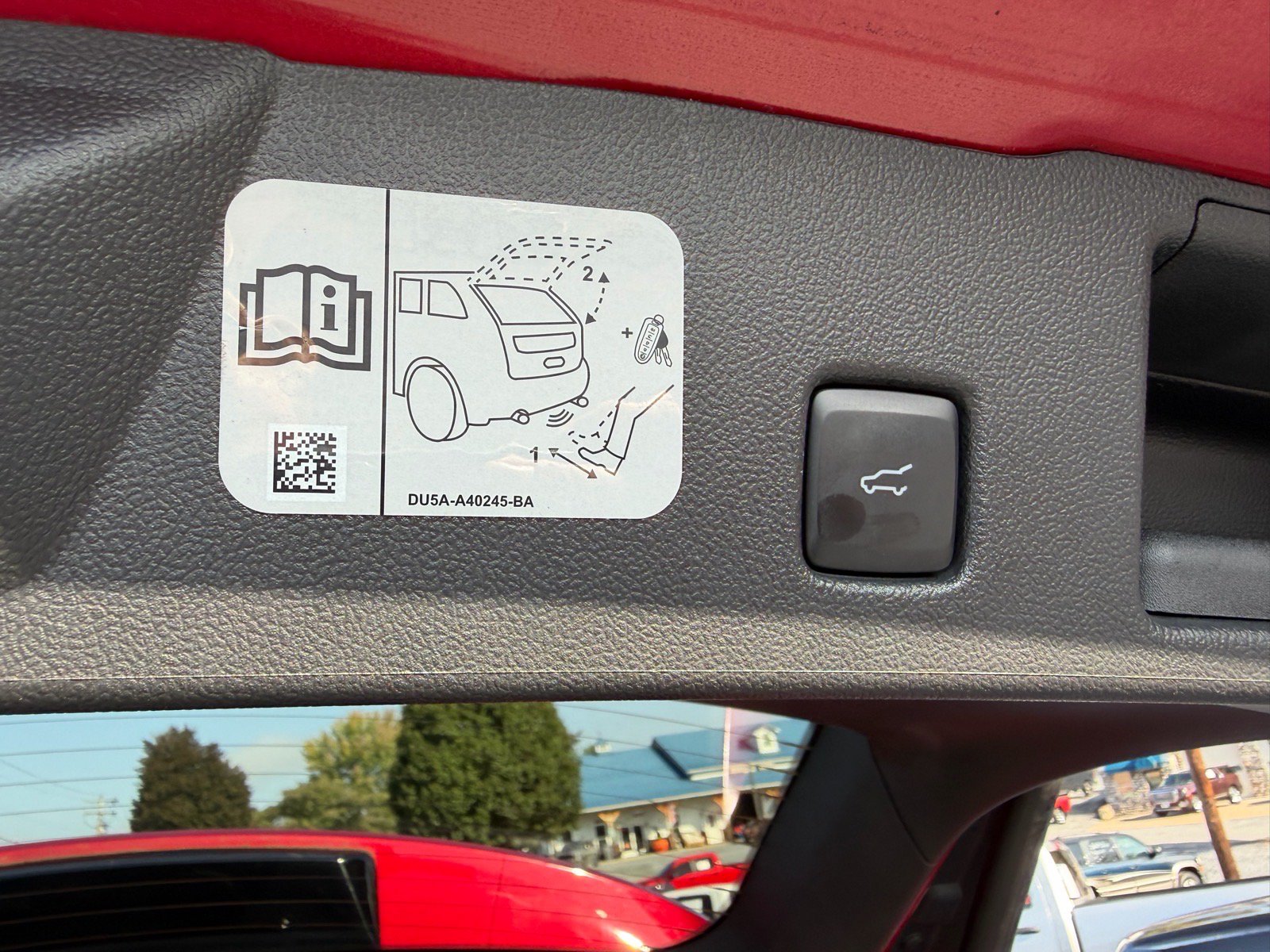Used 2020 Ford Escape Titanium AWD/4WD image 28