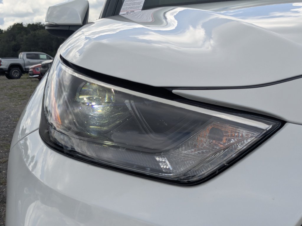 Used 2024 Toyota Highlander XLE FWD image 10