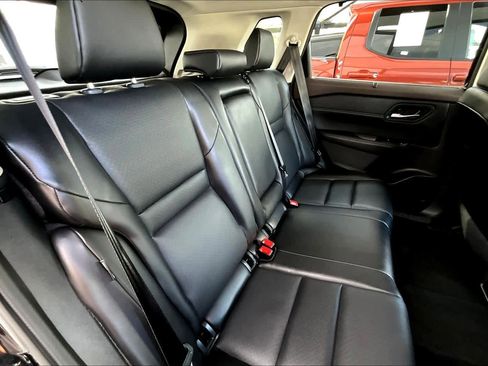 Used 2023 Nissan Rogue SV w/ SV Premium B Package image 19