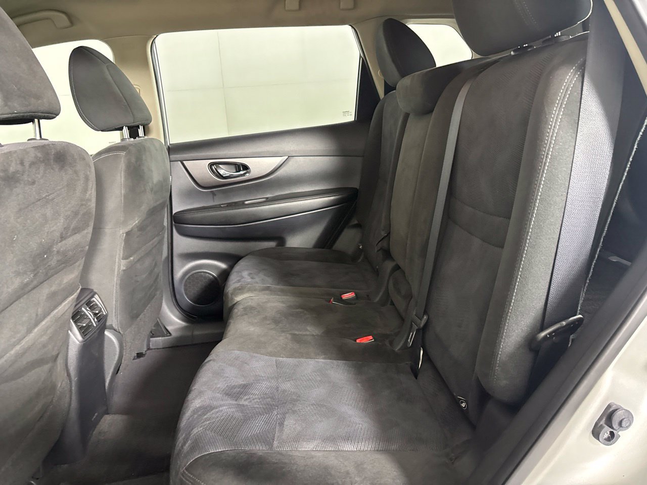 Used 2015 Nissan Rogue S FWD image 17