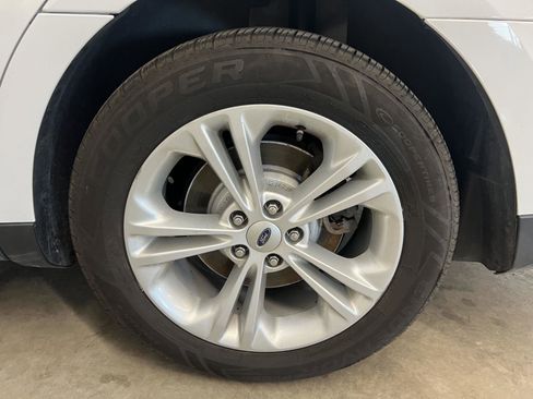 Used 2019 Ford Taurus SE FWD image 31