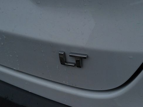 Used 2025 Chevrolet Trax LT FWD image 9